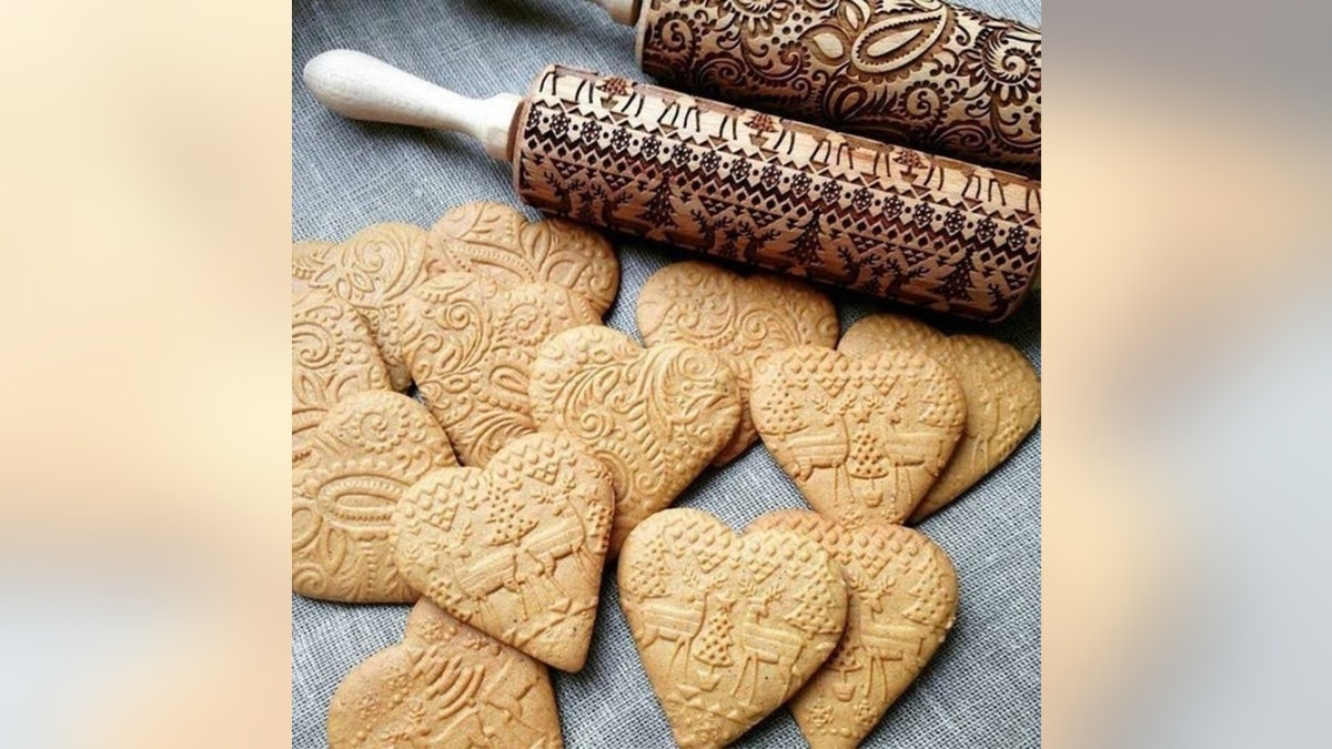 Christmas Joy Embossed Rolling Pin  Embossed rolling pin, Baking project, Rolling  pin