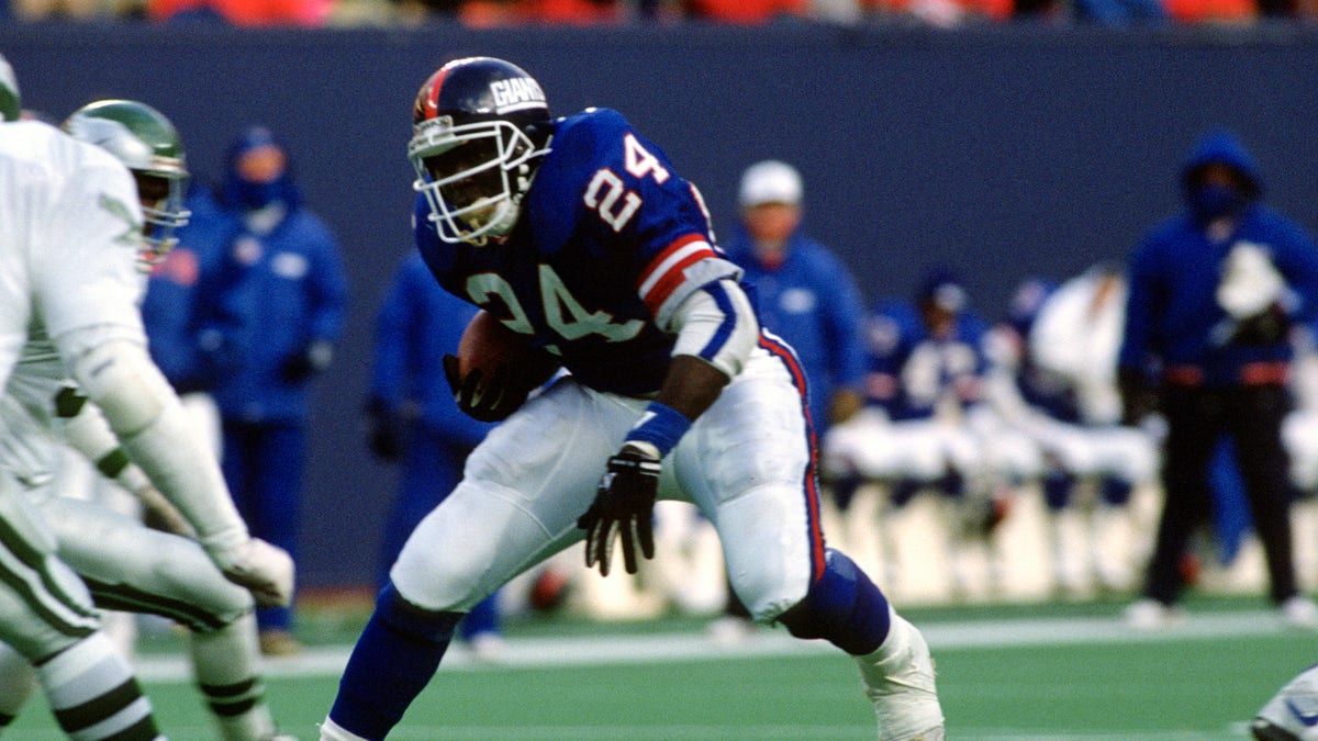 EAST RUTHERFORD, NJ - DECEMBER 3:  Ottis Anderson #24 of the New York Giants carries the ball against the Philadelphia Eagles during an NFL football game December 3, 1989 at Giants Stadium in East Rutherford, New Jersey. Anderson played for the Giants from 1986-92.  