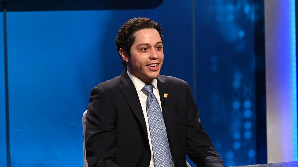 Pete Davidson on SNL as Gov. Cuomo