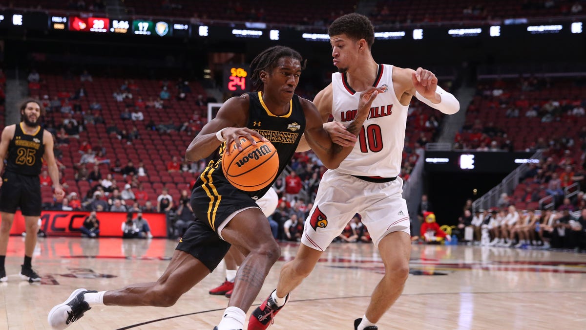Southeastern Louisiana Lions forward Jalyn Hinton (0) drives past Louisville Cardinals forward Samuell Williamson (10) during a mens college basketball game between the SE Louisiana Lions and Louisville Cardinals on December 14, 2021 at the KFC Yum! Center, in Louisville, KY. 