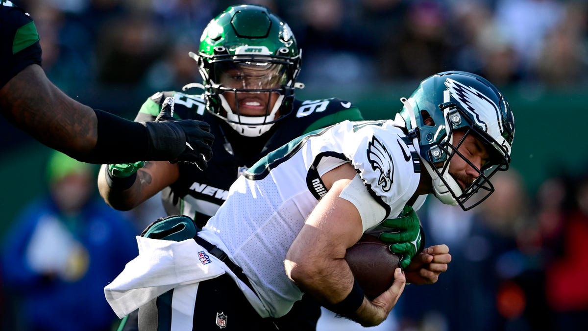 EAST RUTHERFORD, NEW JERSEY - DECEMBER 05: Gardner Minshew #10 of the Philadelphia Eagles runs the ball during the first half against the New York Jets at MetLife Stadium on December 05, 2021 in East Rutherford, New Jersey.