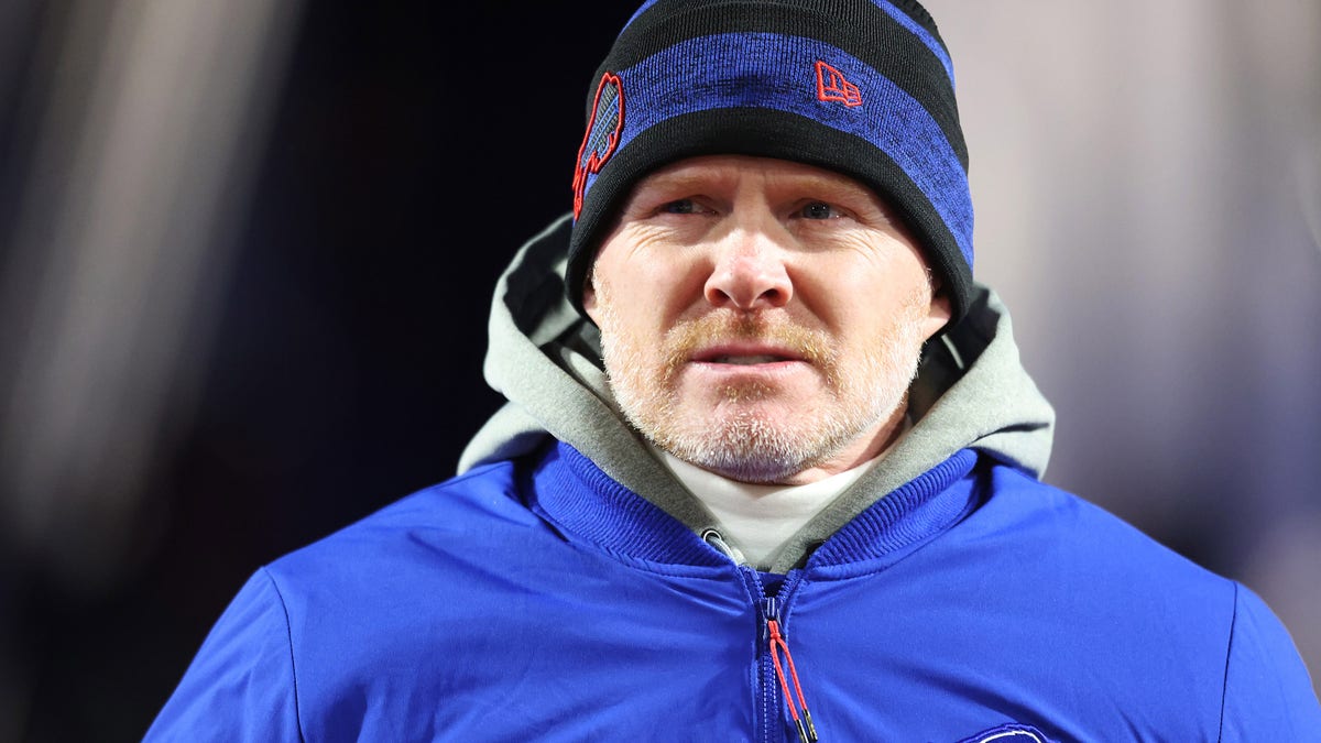 Sean McDermott in pregame warmups in 2021