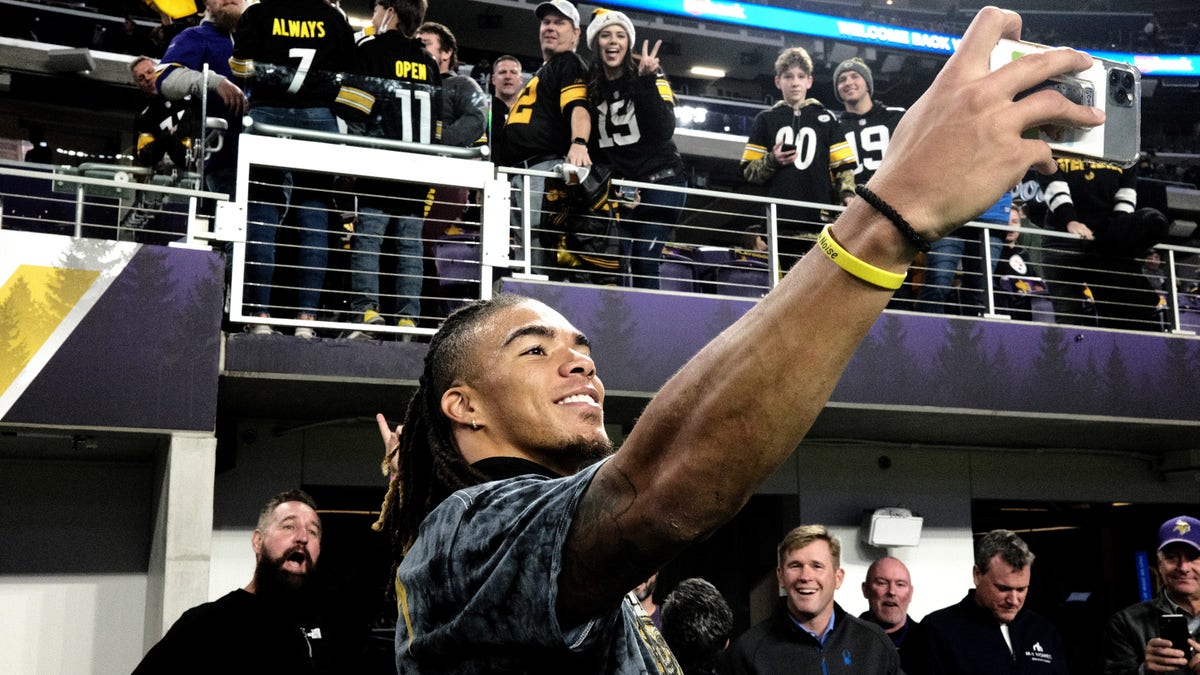 Chase Claypool of the Pittsburgh Steelers takes photos with fans before the game against the Minnesota Vikings at U.S. Bank Stadium on Dec. 9, 2021 in Minneapolis, Minnesota. 