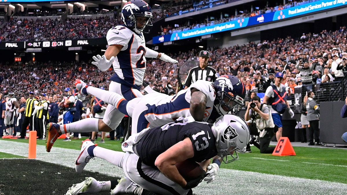 Raiders Cling To Playoff Hopes With 17-13 Win Over Denver