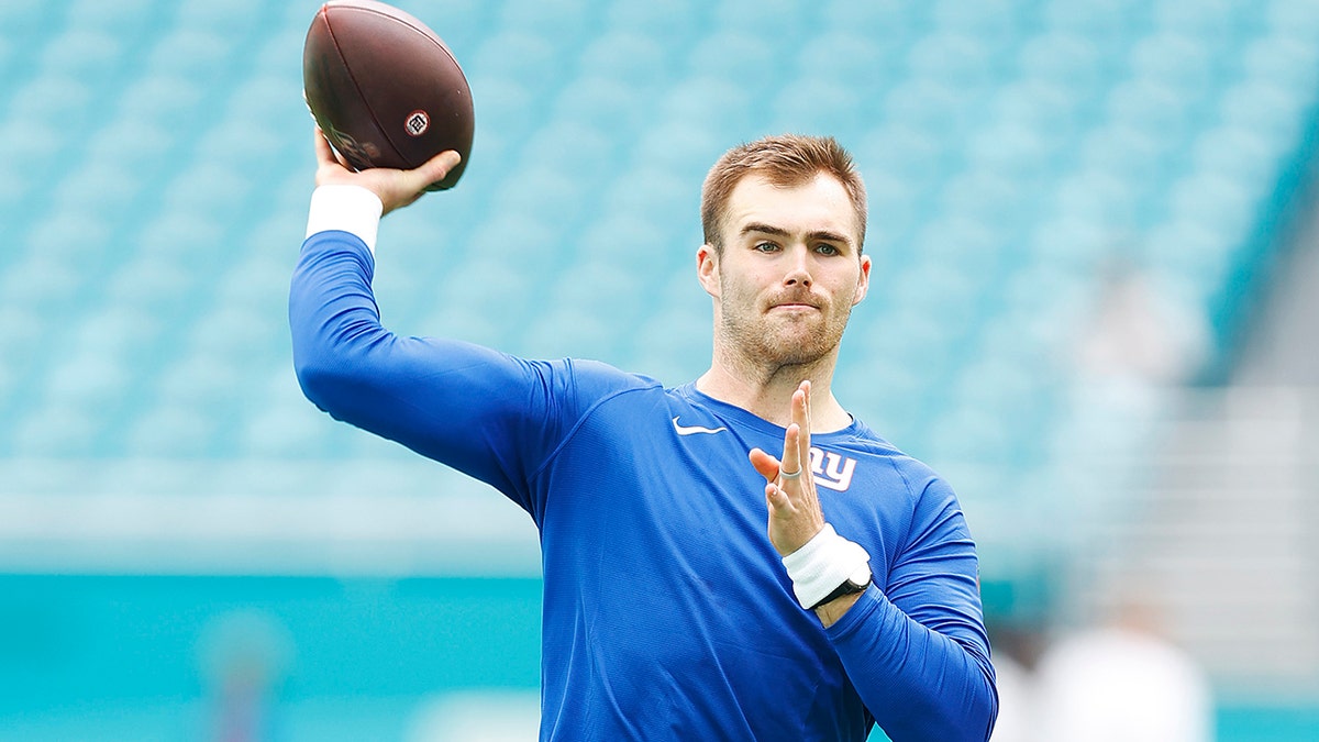 MIAMI GARDENS, FLORIDA - DECEMBER 05: Jake Fromm of the New York Giants throws a ball during warm-up before the game against the Miami Dolphins at Hard Rock Stadium on December 05, 2021 in Miami Gardens, Florida.