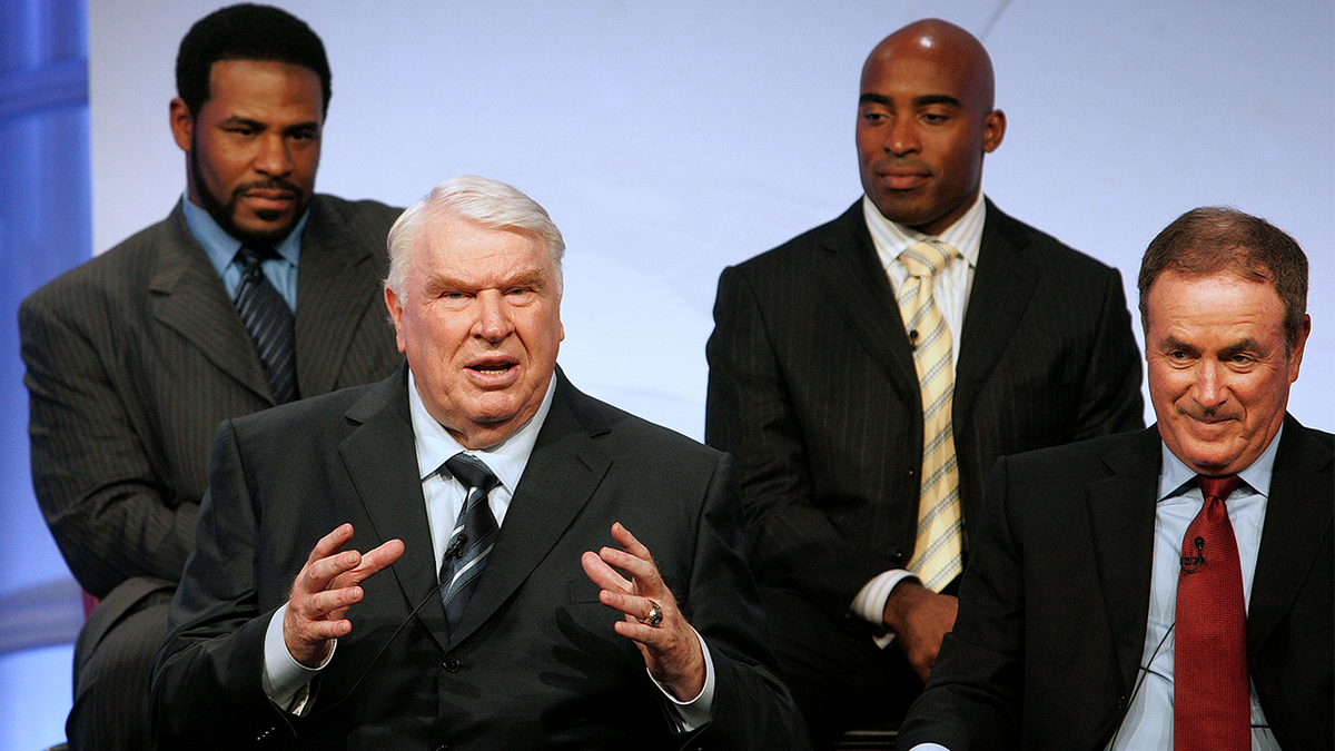 Jerome Bettis, John Madden, Tiki Barber and Al Michaels speak during the 