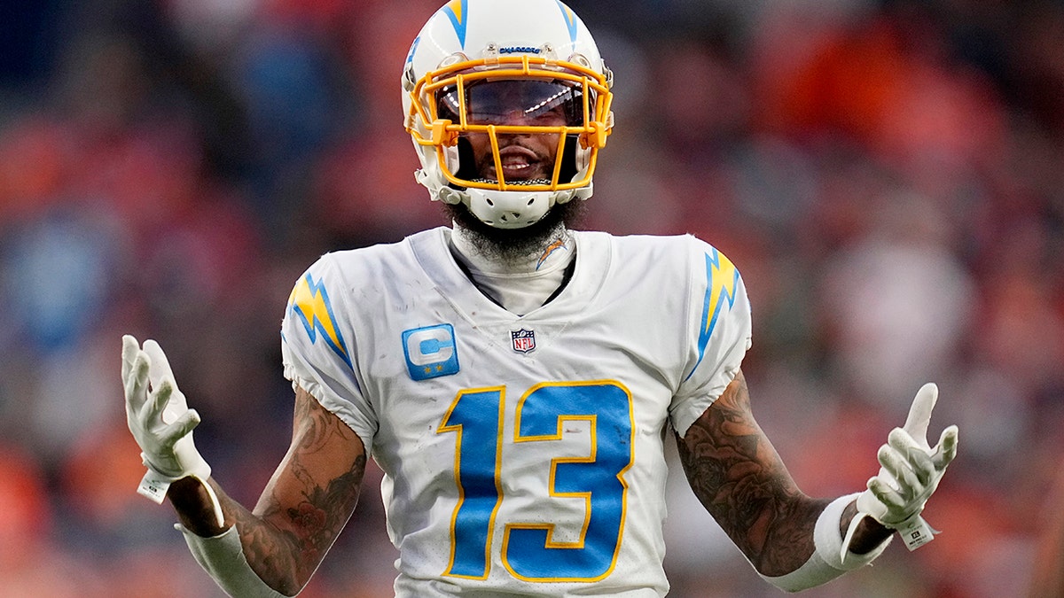 Keenan Allen argues call 