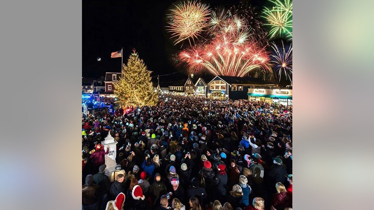 Christmas crowds in Kennebunkport, Maine 