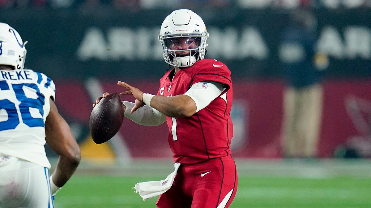 Arizona Cardinals quarterback Kyler Murray (1) throws against the Indianapolis Colts during the first half Saturday, Dec. 25, 2021, in Glendale, Ariz.