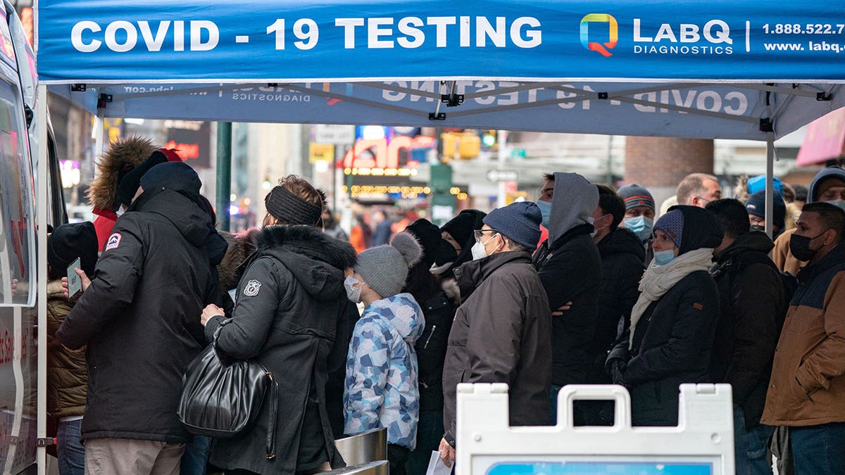 People queue for a coronavirus disease test at a popup COVID-19 testing site as the omicron coronavirus variant continues to spread in Manhattan, New York City, Dec. 27, 2021.