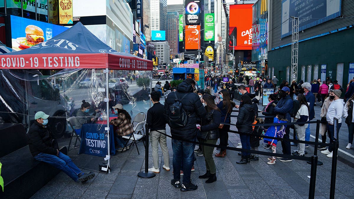 NEW-YORKERS-COVID-TESTING-TIMES-SQUARE