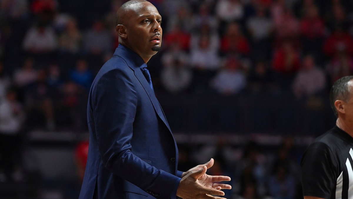 Memphis head coach Penny Hardaway reacts during the first half against Mississippi in Oxford on Saturday, Dec. 4, 2021.