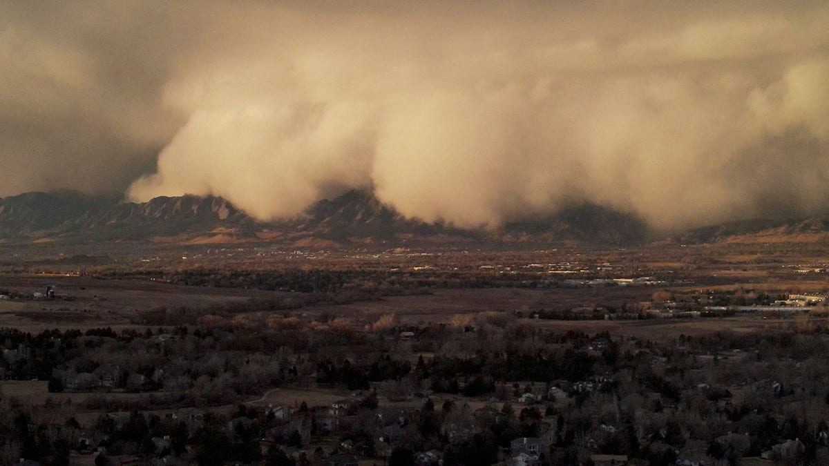 A cloud of dust storm is observed in Niwot, Colorado, U.S. December 15, 2021 in this screen grab obtained from a social media video. (Reuters)