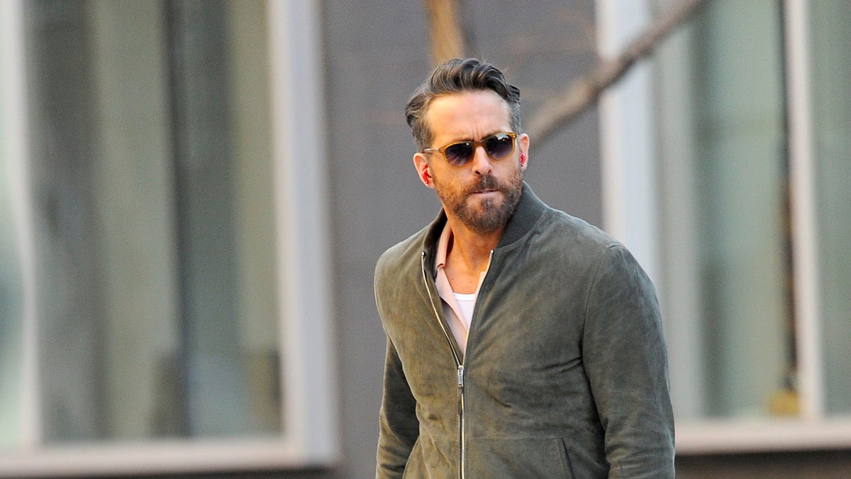 Dress like hot sale ryan reynolds