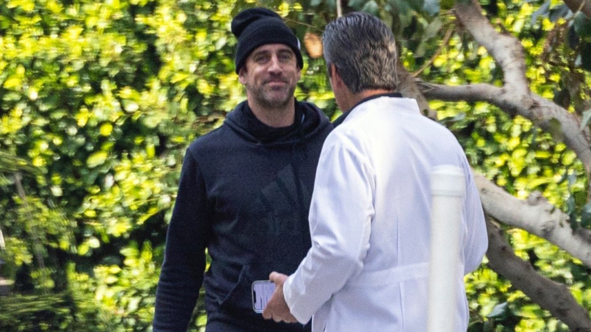 Aaron Rodgers meets with renowned sports doctor in Los Angeles.