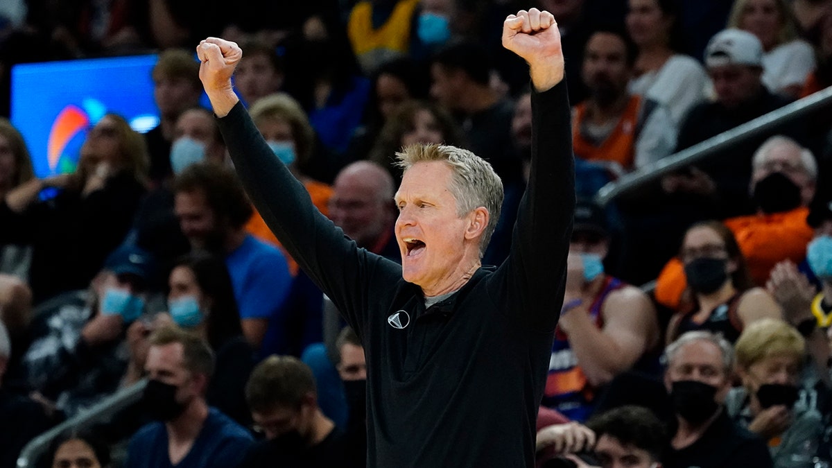 Golden State Warriors head coach Steve Kerr calls a play during the first half of an NBA basketball game against the Phoenix Suns, Tuesday, Nov. 30, 2021, in Phoenix.