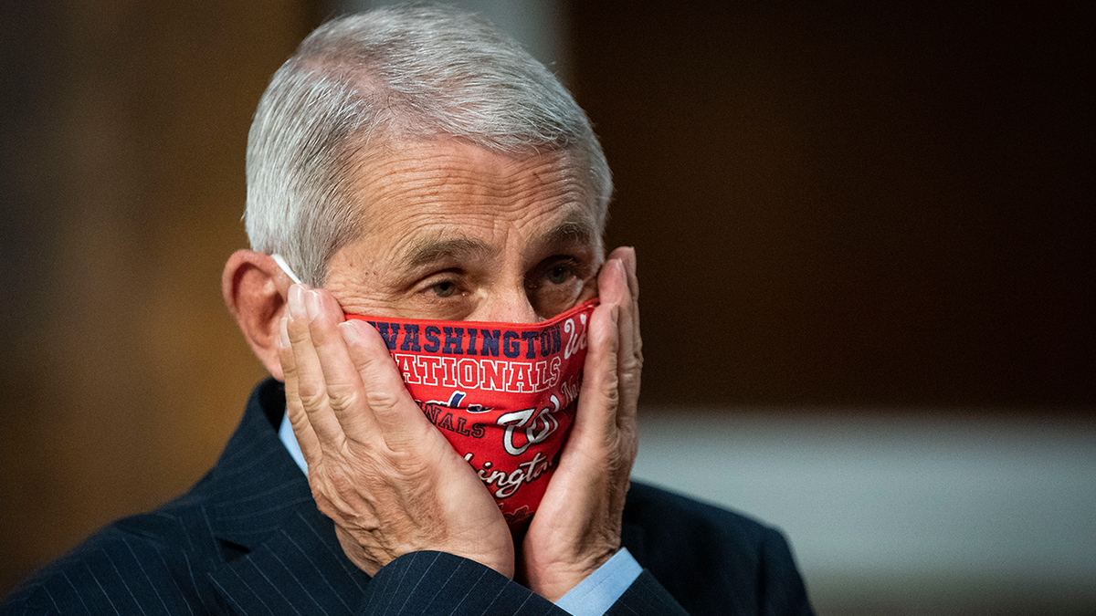 Dr. Anthony Fauci wearing a face mask