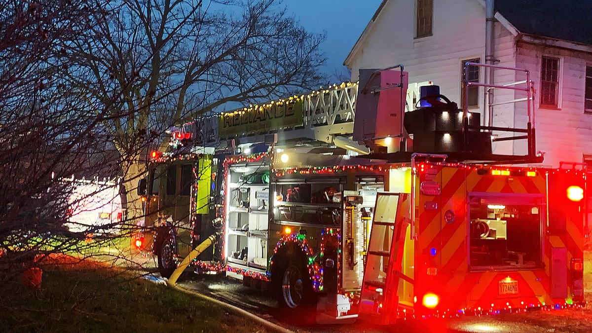 New Jersey firetruck Santa saves family from house fire