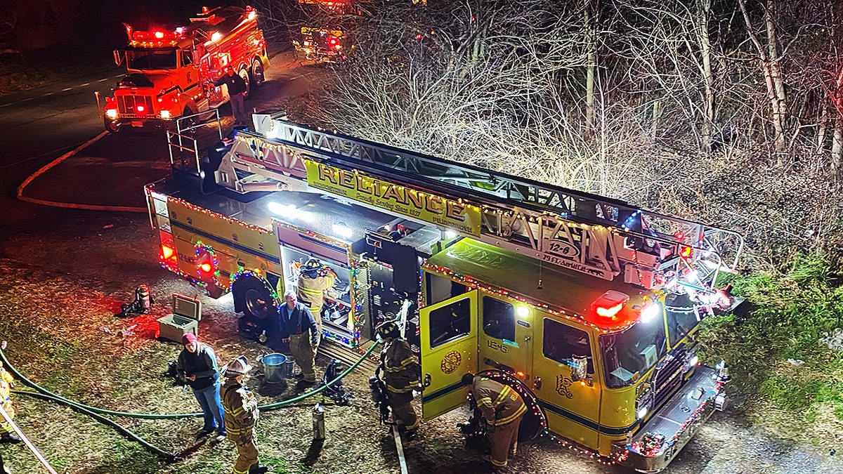 New Jersey firetruck Santa saves family from house fire