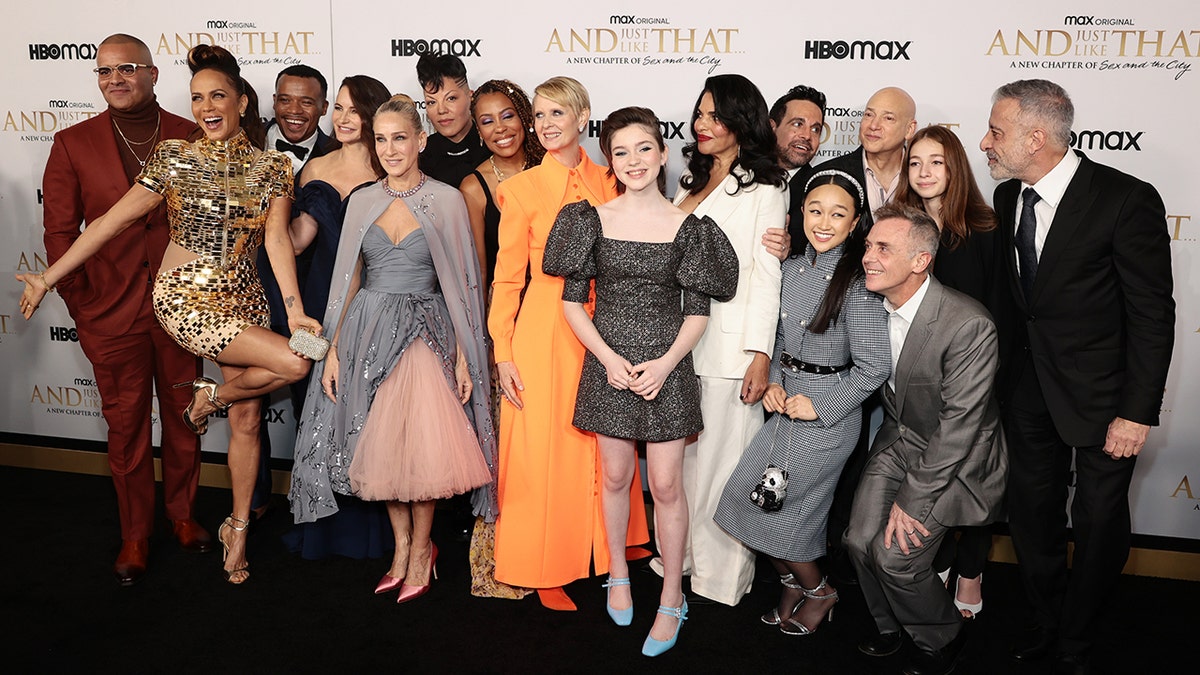  Sarah Jessica Parker poses with the cast and crew at HBO Max's premiere of "And Just Like That."