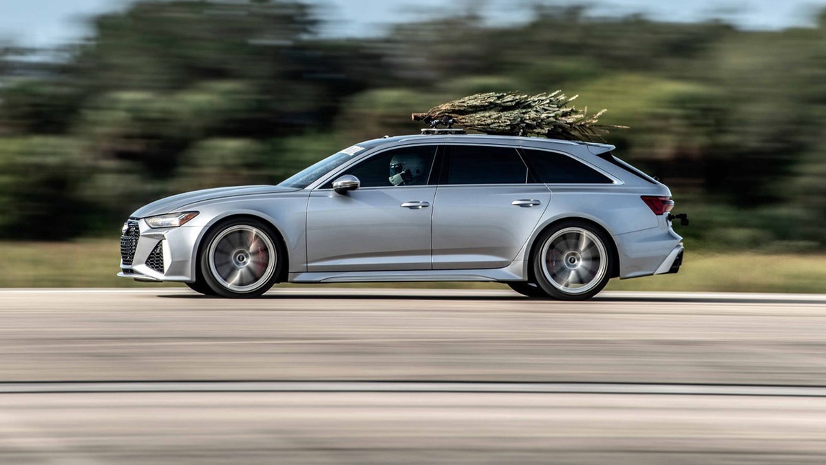 Hennessey's Audi RS6 Avant is modified to produce 800 hp.