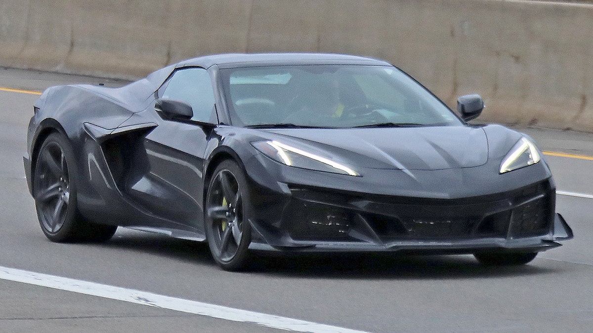 This suspected prototype of the upcoming Chevrolet Corvette E-Ray hybrid was spotted undergoing testing.