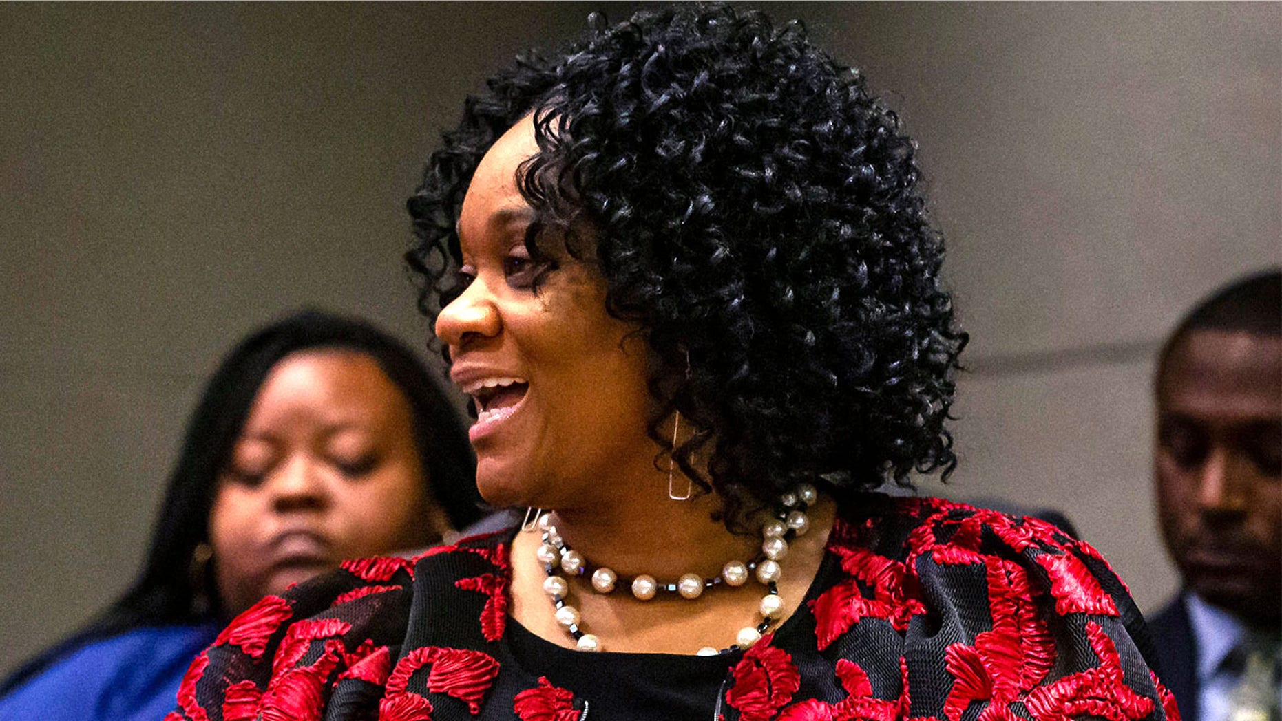 Illinois Dem senator carjacked, shots fired, police say Illinois Dem senator carjacked, shots fired, police say