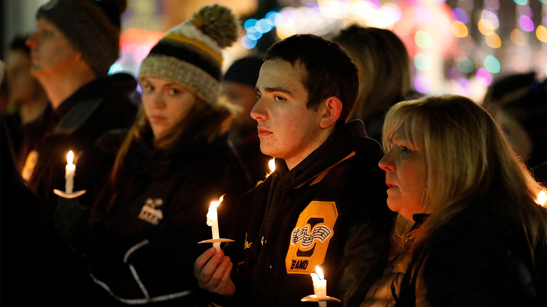 Michigan school shooting: Community gathers at vigil to remember ...