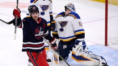 Stricter Canadian rules complicate NHL push through pandemic