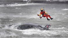 New York woman dies after being stranded in submerged car at top of Niagara Falls