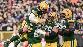 Packers beat Browns as Rodgers passes Favre for Green Bay TD record