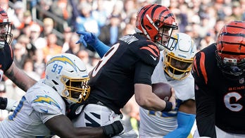 Burrow says injured pinky won't sideline him against 49ers