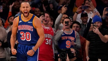 Warriors' Steph Curry breaks the NBA career 3-point record