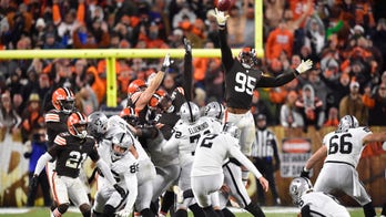 Carlson FG gives Raiders 16-14 win vs COVID-ravaged Browns