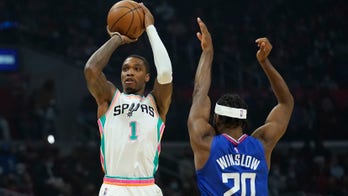 Murray's triple-double carries Spurs past Clippers, 116-92