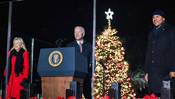 Bidens late to Christmas tree lighting ceremony; crowd told to redo applause