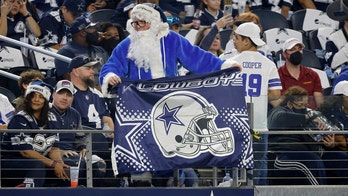 Santa kicked out of AT&T Stadium after putting Cowboys fan in headlock