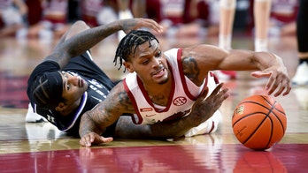 No. 10 Arkansas rolls over Central Arkansas, 97-60