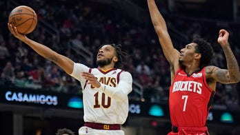 Cavaliers win fifth straight, rout Rockets 124-89