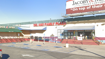 Los Angeles police investigating jewelry store smash-and-grab robbery caught on video: report