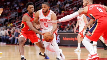 Gordon, Wood guide Rockets past Pelicans for 6th win in row