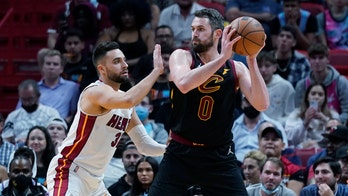Love scores 22, Cavaliers end 20-game losing streak in Miami