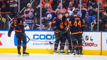 McDavid, Hyman lead Oilers past Penguins 5-2