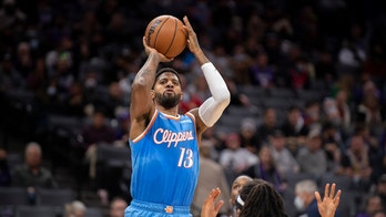 Clippers' Paul George out with torn ligament in right elbow