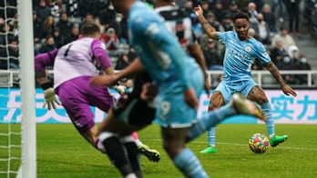 Man City takes advantage of Chelsea, Liverpool slip-ups