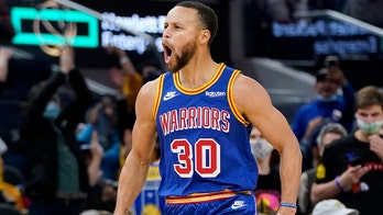 Curry scores 46, Warriors hold off pesky Grizzlies 113-104