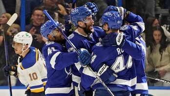 Hedman has 2 goals, 1 assist as Lightning beat Blues 4-2