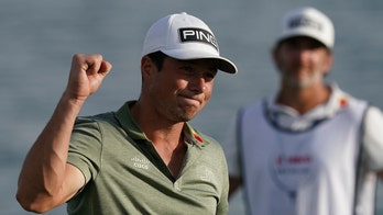 Hovland rallies to win from 6 back and deny Morikawa No. 1