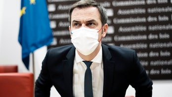 France pressures unvaccinated to get COVID-19 vaccine