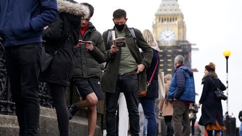 Rise in UK omicron cases sees long lines for COVID-19 vaccine booster shots